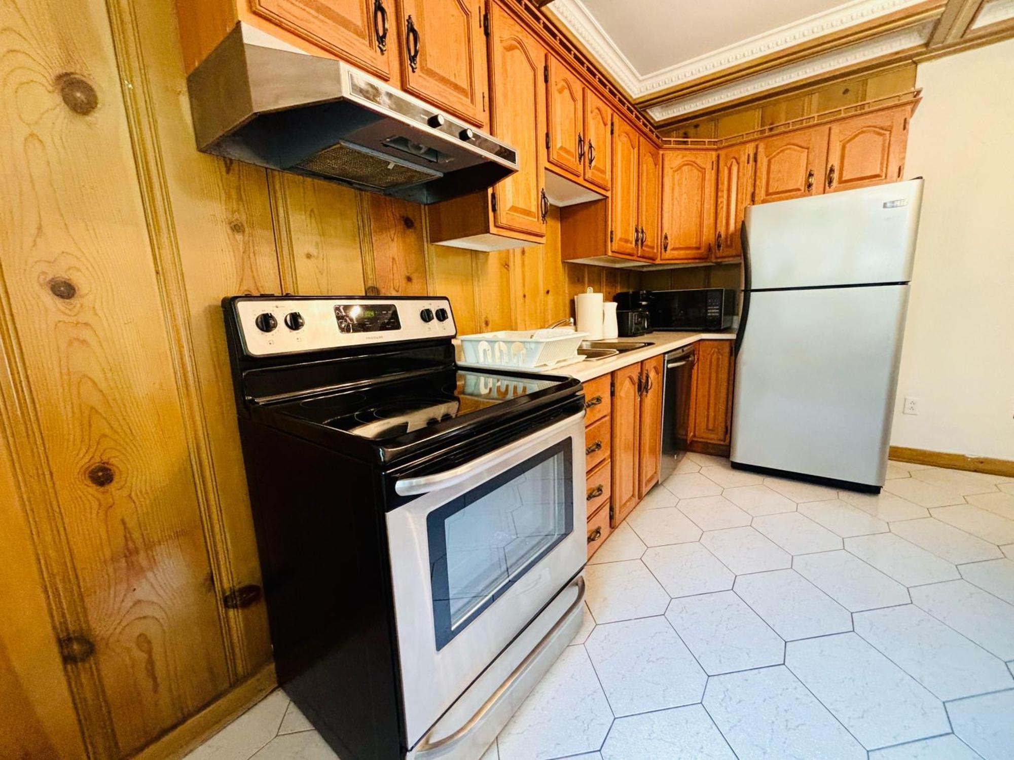 Sunlit Haven - Free Parking Appartement